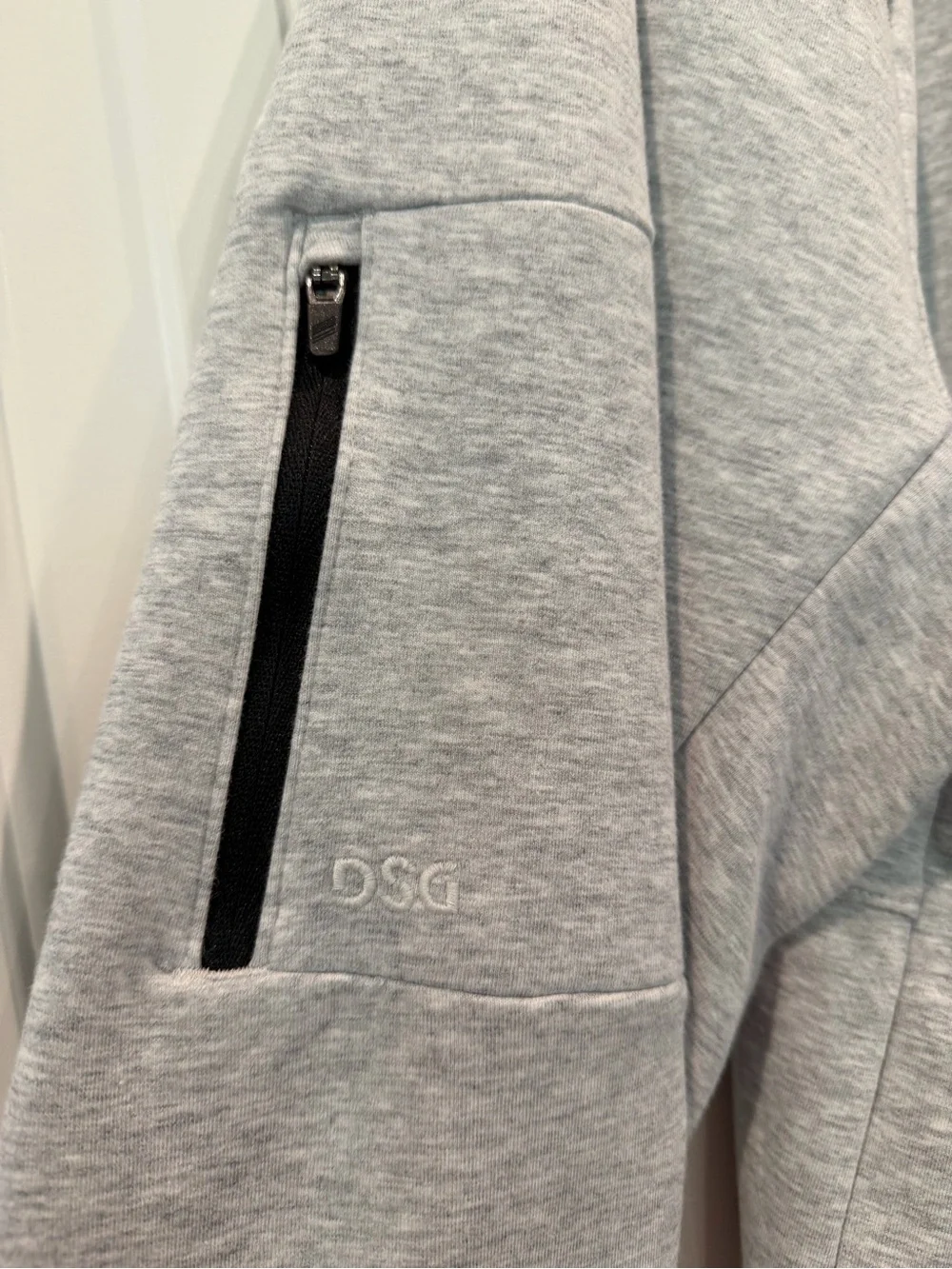 DSG Men's Light Gray & Black Zip-Up Pullover Sweater